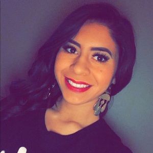 Meet your Posher, Estephanie